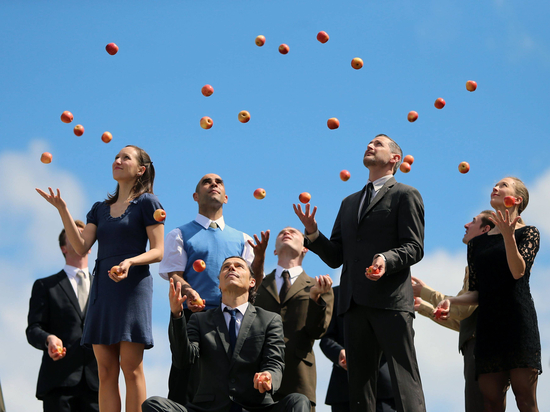 526563_gandini-juggling-au-festival-c-est-sud_094027