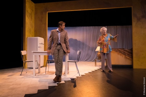 conversations-amm-photo-2-debout-libre-de-droit-cmarianne-grimont