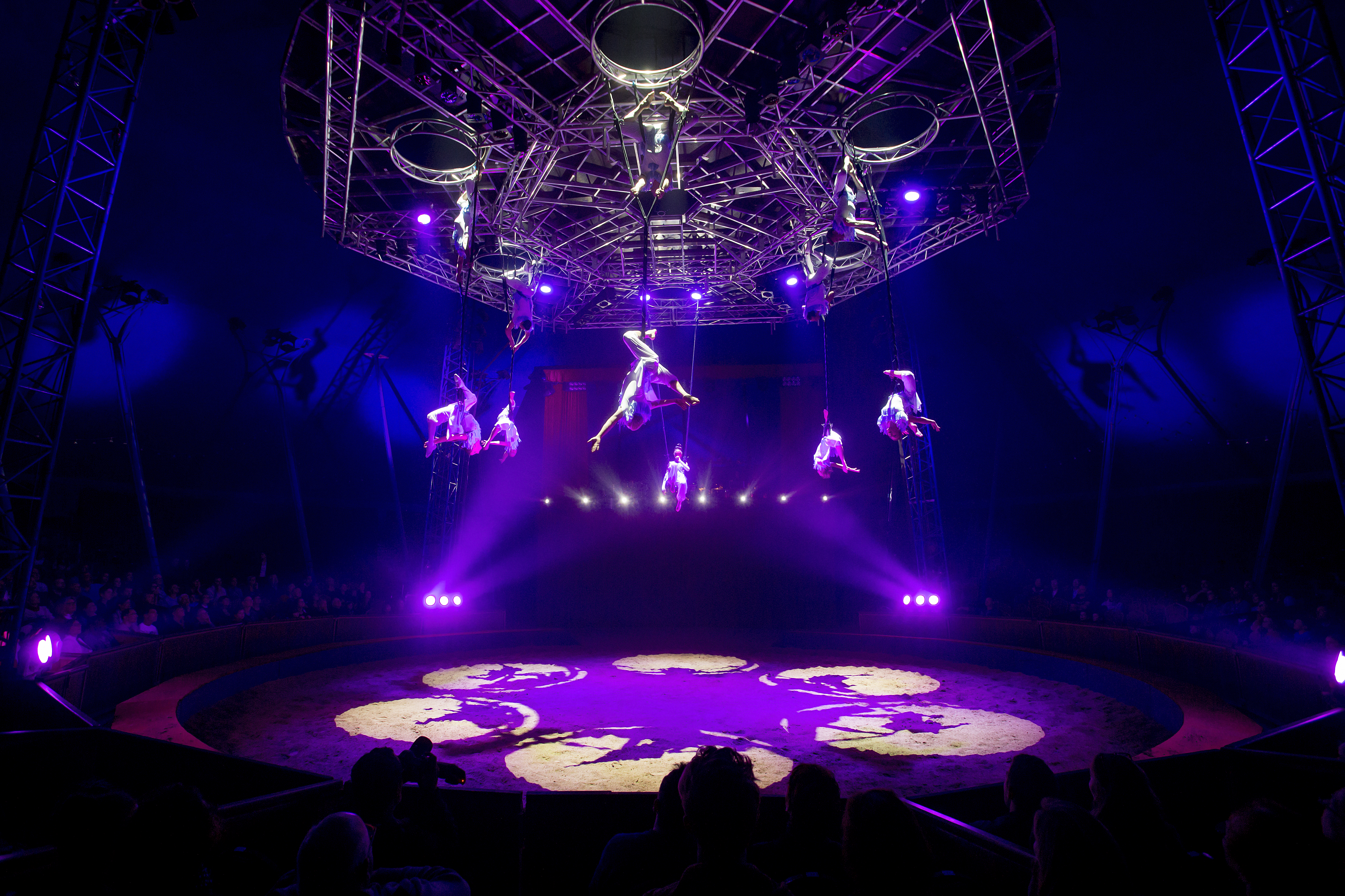 cie-les-farfadais-sangles-quintessence2016karim-el-dib