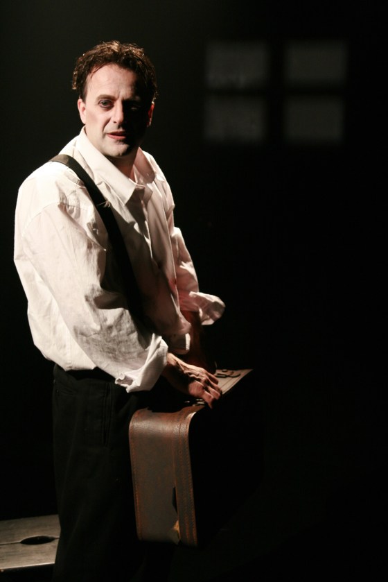 resister%20photo%20valise%20libre%20de%20droits%20ccaroline%20coste