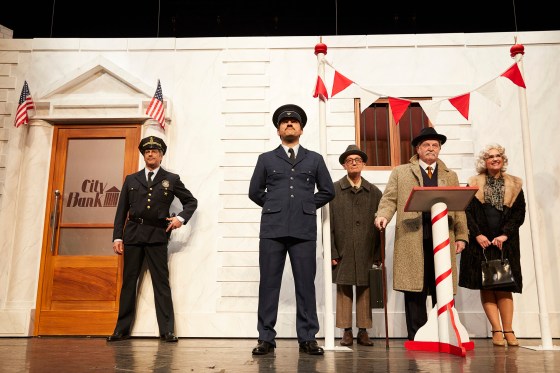 Devant la banque C RAYNAUD DE LAGE